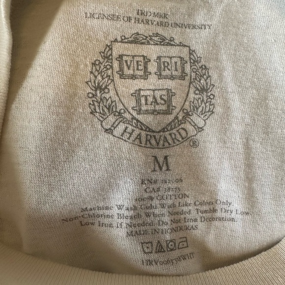 Harvard T-Shirt - Picture 4 of 4